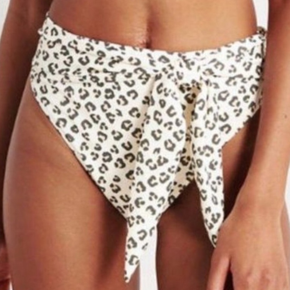 Abercrombie & Fitch Animal Print Cinched Bralette & Tie High Waist Bottoms Set - Picture 4 of 11